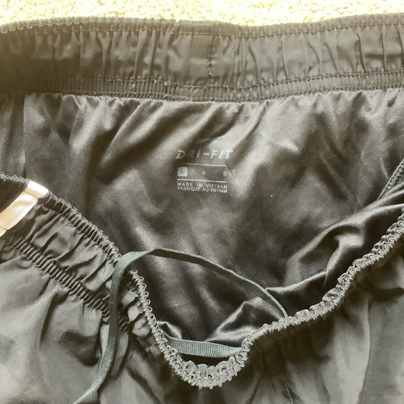 Nike running shorts in black - Picture 3 of 3